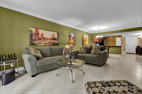 Condo in Pompano Beach, Florida, 2 bedrooms  № 1859805 - photo 20