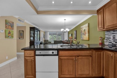 Condo in Pompano Beach, Florida, 2 bedrooms  № 1859805 - photo 17