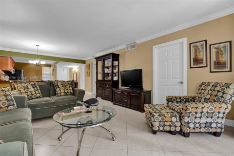 Condo in Pompano Beach, Florida, 2 bedrooms  № 1859805 - photo 23