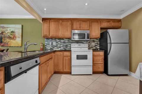 Condo in Pompano Beach, Florida, 2 bedrooms  № 1859805 - photo 2