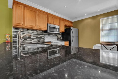 Condo in Pompano Beach, Florida, 2 bedrooms  № 1859805 - photo 16
