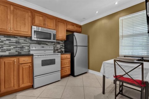 Condo in Pompano Beach, Florida, 2 bedrooms  № 1859805 - photo 15