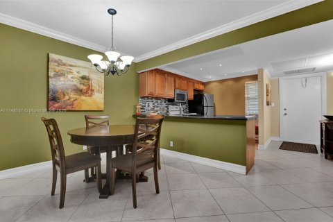 Condo in Pompano Beach, Florida, 2 bedrooms  № 1859805 - photo 18