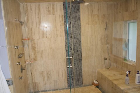 House in Coral Springs, Florida 4 bedrooms, 280.29 sq.m. № 1929861 - photo 26