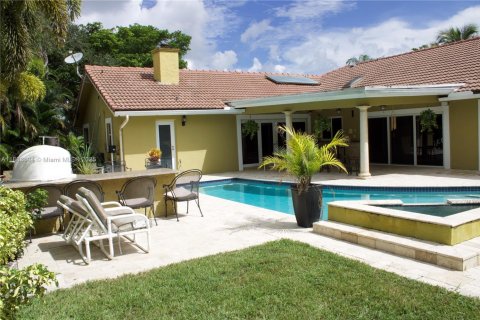 House in Coral Springs, Florida 4 bedrooms, 280.29 sq.m. № 1929861 - photo 1