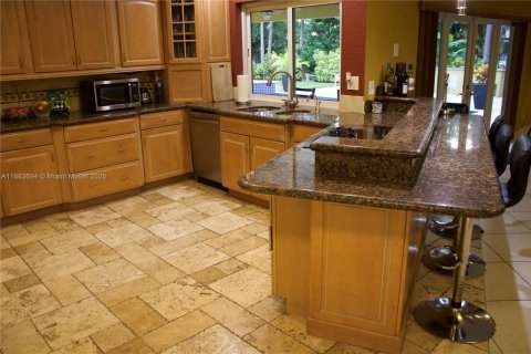 House in Coral Springs, Florida 4 bedrooms, 280.29 sq.m. № 1929861 - photo 12