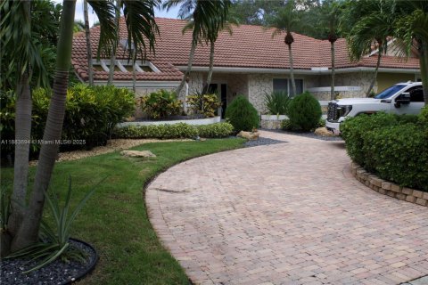 House in Coral Springs, Florida 4 bedrooms, 280.29 sq.m. № 1929861 - photo 25