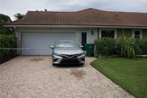 House in Coral Springs, Florida 4 bedrooms, 280.29 sq.m. № 1929861 - photo 22