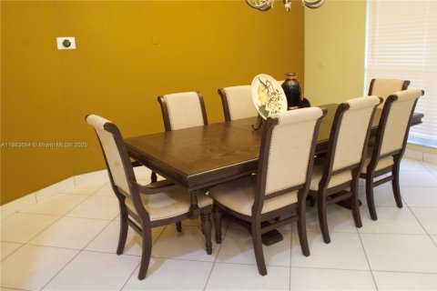 House in Coral Springs, Florida 4 bedrooms, 280.29 sq.m. № 1929861 - photo 14