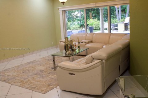 House in Coral Springs, Florida 4 bedrooms, 280.29 sq.m. № 1929861 - photo 13