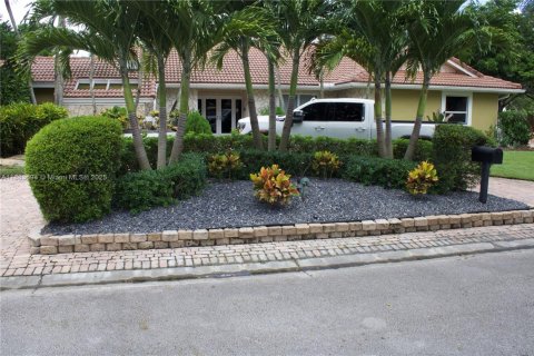 House in Coral Springs, Florida 4 bedrooms, 280.29 sq.m. № 1929861 - photo 24