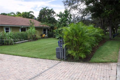 House in Coral Springs, Florida 4 bedrooms, 280.29 sq.m. № 1929861 - photo 21