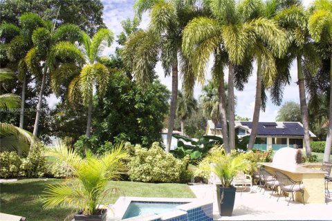 House in Coral Springs, Florida 4 bedrooms, 280.29 sq.m. № 1929861 - photo 15