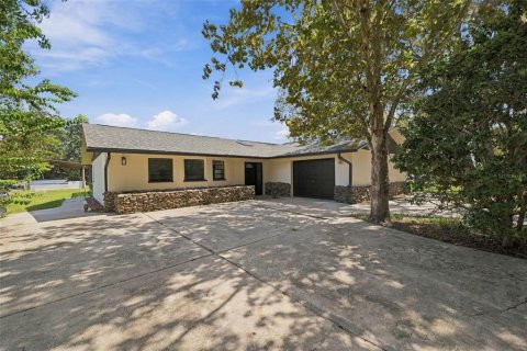 House in Spring Hill, Florida 3 bedrooms, 142.98 sq.m. № 2376641