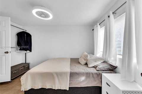 Casa en venta en Fort Lauderdale, Florida, 3 dormitorios, 107.77 m2 № 1968714 - foto 27