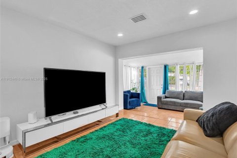Casa en venta en Fort Lauderdale, Florida, 3 dormitorios, 107.77 m2 № 1968714 - foto 16