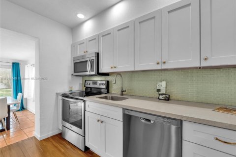 Casa en venta en Fort Lauderdale, Florida, 3 dormitorios, 107.77 m2 № 1968714 - foto 18