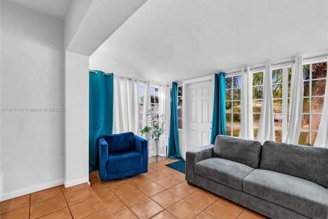 Casa en venta en Fort Lauderdale, Florida, 3 dormitorios, 107.77 m2 № 1968714 - foto 13