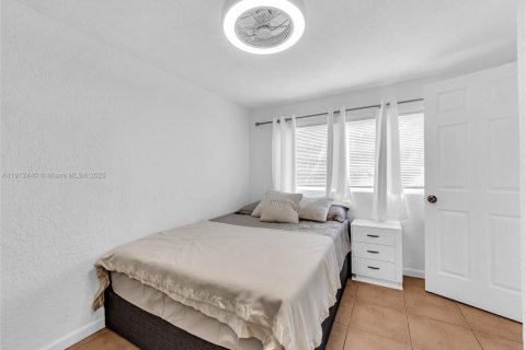 Casa en venta en Fort Lauderdale, Florida, 3 dormitorios, 107.77 m2 № 1968714 - foto 28