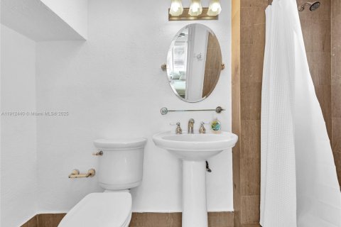 Casa en venta en Fort Lauderdale, Florida, 3 dormitorios, 107.77 m2 № 1968714 - foto 29