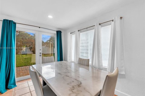 Casa en venta en Fort Lauderdale, Florida, 3 dormitorios, 107.77 m2 № 1968714 - foto 24