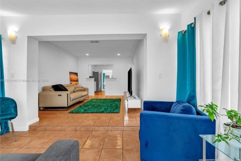 Casa en venta en Fort Lauderdale, Florida, 3 dormitorios, 107.77 m2 № 1968714 - foto 10