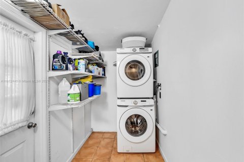 Casa en venta en Fort Lauderdale, Florida, 3 dormitorios, 107.77 m2 № 1968714 - foto 22