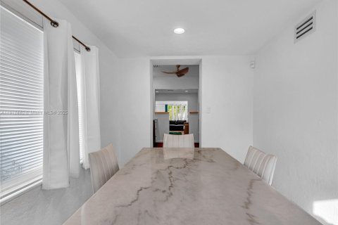 Casa en venta en Fort Lauderdale, Florida, 3 dormitorios, 107.77 m2 № 1968714 - foto 26