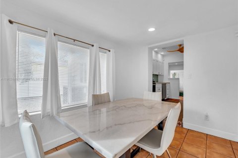 Casa en venta en Fort Lauderdale, Florida, 3 dormitorios, 107.77 m2 № 1968714 - foto 25