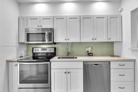 Casa en venta en Fort Lauderdale, Florida, 3 dormitorios, 107.77 m2 № 1968714 - foto 19