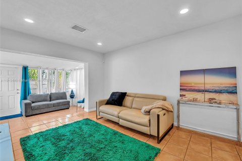 Casa en venta en Fort Lauderdale, Florida, 3 dormitorios, 107.77 m2 № 1968714 - foto 15
