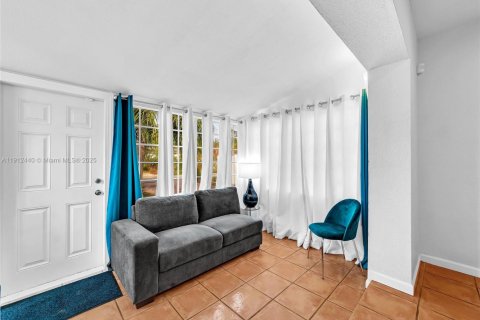 Casa en venta en Fort Lauderdale, Florida, 3 dormitorios, 107.77 m2 № 1968714 - foto 12