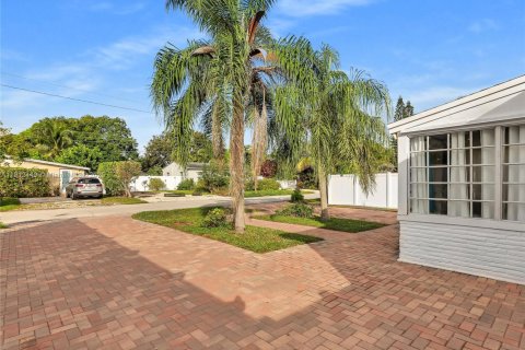 Casa en venta en Fort Lauderdale, Florida, 3 dormitorios, 107.77 m2 № 1968714 - foto 7