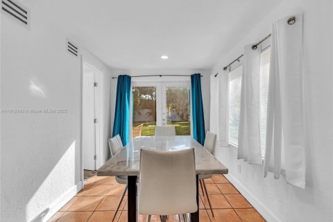 Casa en venta en Fort Lauderdale, Florida, 3 dormitorios, 107.77 m2 № 1968714 - foto 23