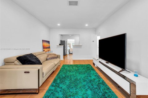 Casa en venta en Fort Lauderdale, Florida, 3 dormitorios, 107.77 m2 № 1968714 - foto 14