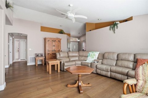 House in Spring Hill, Florida 3 bedrooms, 194.91 sq.m. № 2239736 - photo 7
