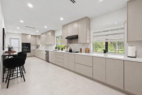 Villa ou maison à vendre à Palmetto Bay, Floride: 4 chambres, 216.28 m2 № 2400699 - photo 29