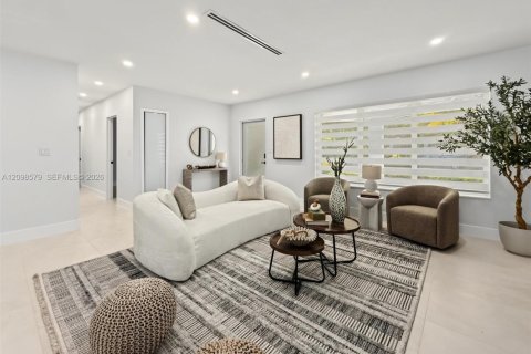 Villa ou maison à vendre à Palmetto Bay, Floride: 4 chambres, 216.28 m2 № 2400699 - photo 5