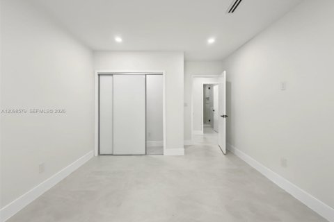 Villa ou maison à vendre à Palmetto Bay, Floride: 4 chambres, 216.28 m2 № 2400699 - photo 17