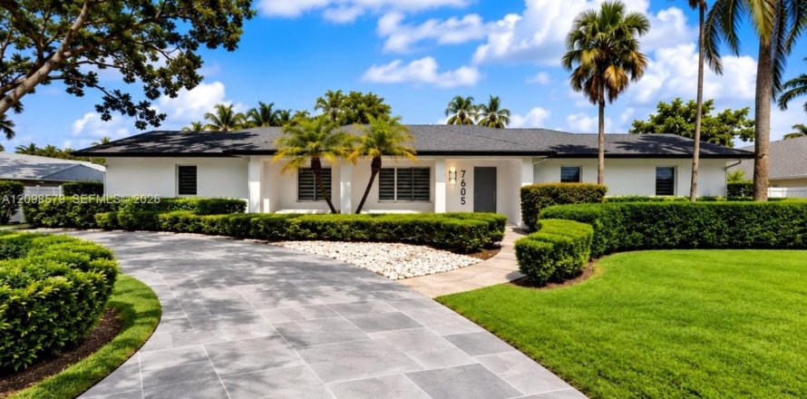 Villa ou maison à Palmetto Bay, Floride 4 chambres, 216.28 m2 № 2400699