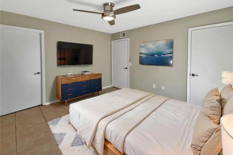 Condo in Tampa, Florida, 2 bedrooms  № 1657964 - photo 9