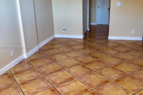 Condominio en alquiler en Hallandale Beach, Florida, 2 dormitorios, 107.4 m2 № 2081004 - foto 14