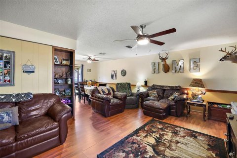 House in Astor, Florida 4 bedrooms, 152.17 sq.m. № 1724737 - photo 3