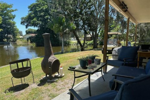 House in Okeechobee, Florida 5 bedrooms, 213.68 sq.m. № 1685489 - photo 11