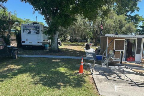 House in Okeechobee, Florida 5 bedrooms, 213.68 sq.m. № 1685489 - photo 8
