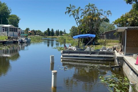 House in Okeechobee, Florida 5 bedrooms, 213.68 sq.m. № 1685489 - photo 9