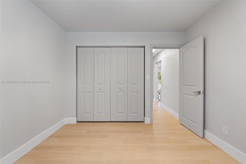 Villa ou maison à vendre à Miami, Floride: 3 chambres, 110.55 m2 № 1893094 - photo 23