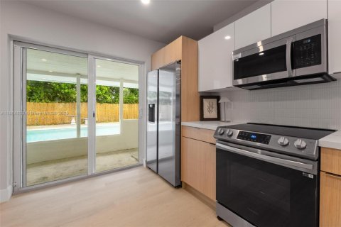Villa ou maison à vendre à Miami, Floride: 3 chambres, 110.55 m2 № 1893094 - photo 13