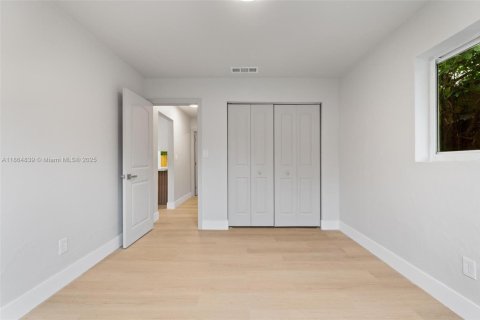 Villa ou maison à vendre à Miami, Floride: 3 chambres, 110.55 m2 № 1893094 - photo 20