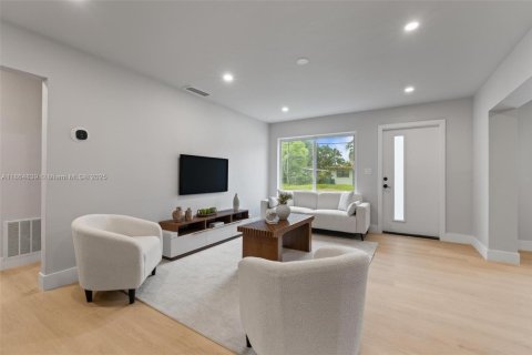 Villa ou maison à vendre à Miami, Floride: 3 chambres, 110.55 m2 № 1893094 - photo 5